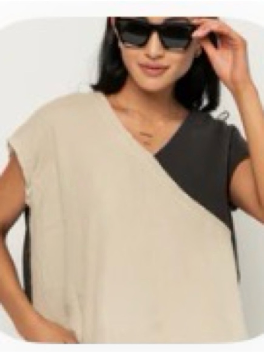 Two-Tone V-Neck Short Sleeve Top in Beige and Charcoal